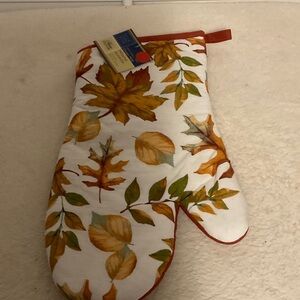 Home Collection Autumn Leaves Oven Mitt